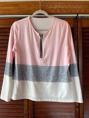 Womens NWOT top, very pretty and soft , no brand listed , XL